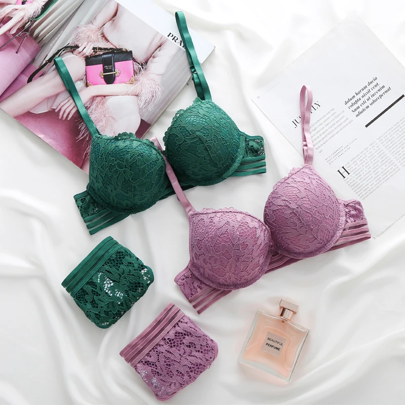 Комплект женского нижнего белья кружевной бюстгальтер с вышивкой цвета на