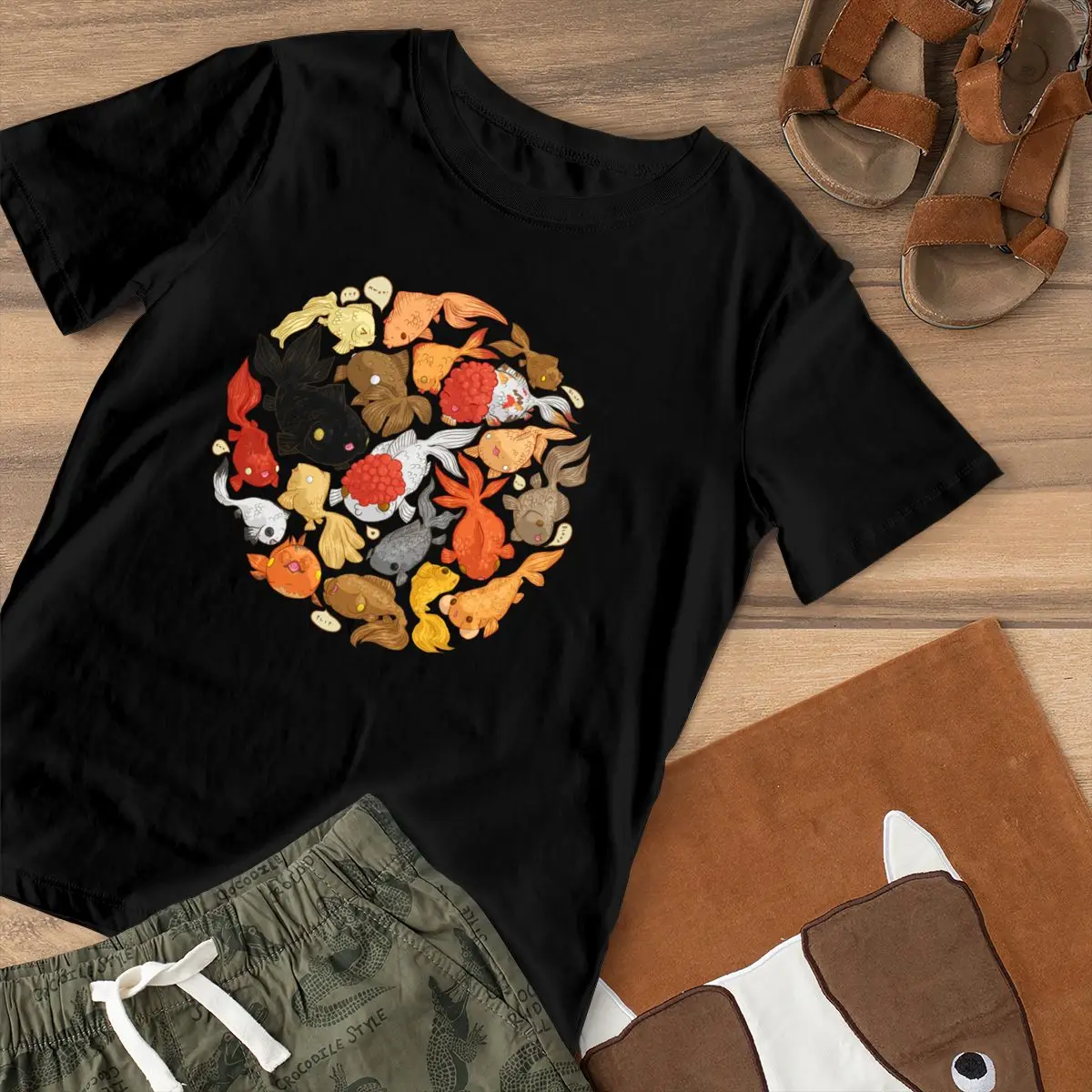 Футболка с изображением золотой рыбки для любителей фиолетовая Женская футболка