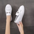 Универсальные туфли на толстой подошве в Корейском стиле с бахромой и металлической цепочкой маленькие белые удобные повседневные женские спортивные туфли на плоской подошве