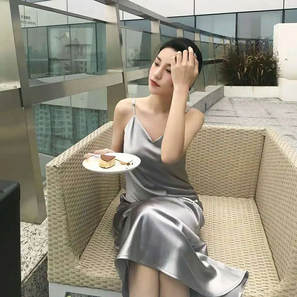 Летние женские сексуальные атласные вечерние платья с бретельками и открытой