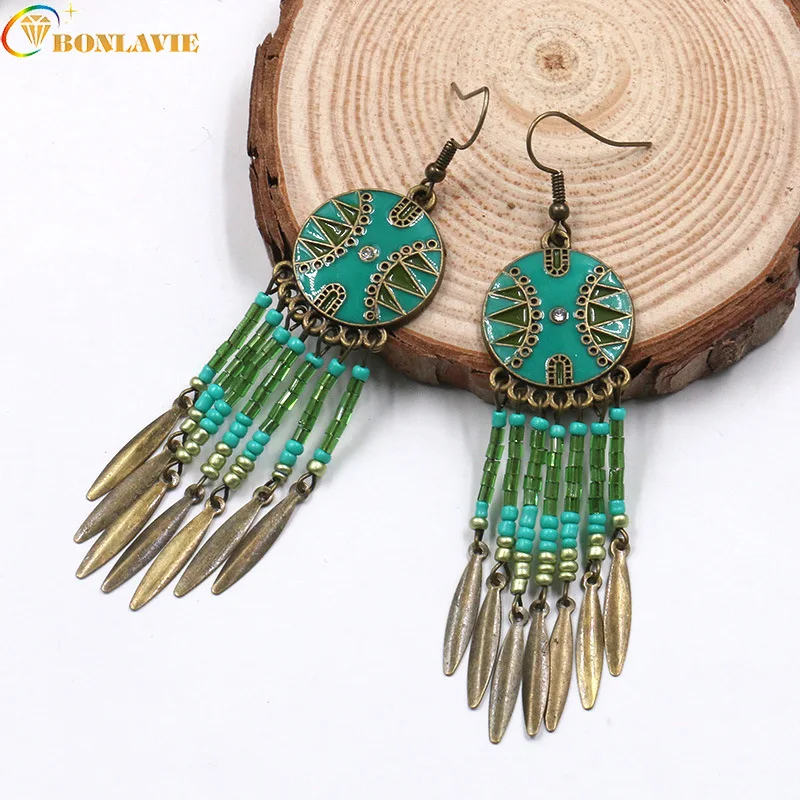 Модные серьги в стиле панк простые золотистые и зеленые длинные кисточки