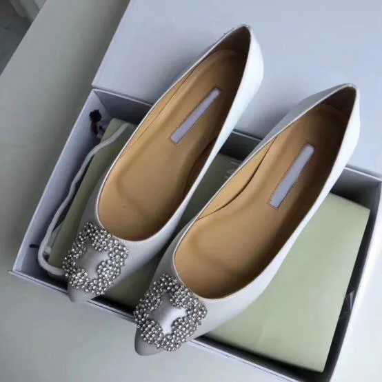 

2020 New Women Flat Shoes Pointed Toe Satin Flat Sole Wedding Shoes Red Rhinestone Buckle Single Shoes 35-42