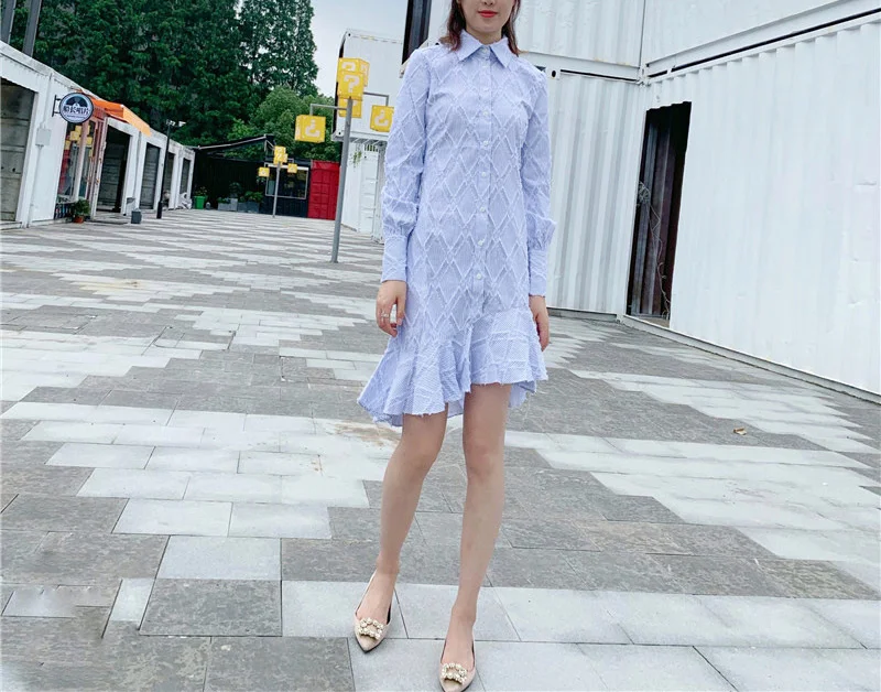 

Мини-платье женское асимметричное с длинным рукавом, отложным воротником и застежкой на пуговицах