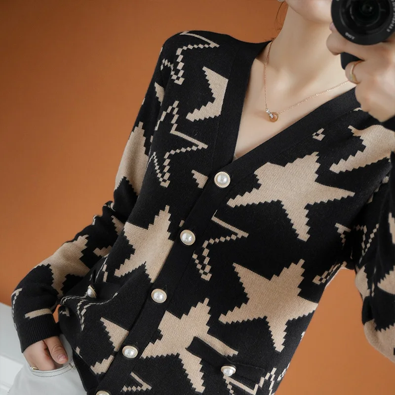 

New V-neck Wool Sweater Women's Autumn and Winter Short Star Cardigan Sweater Loose Knit Cashmere Base Free Shipping