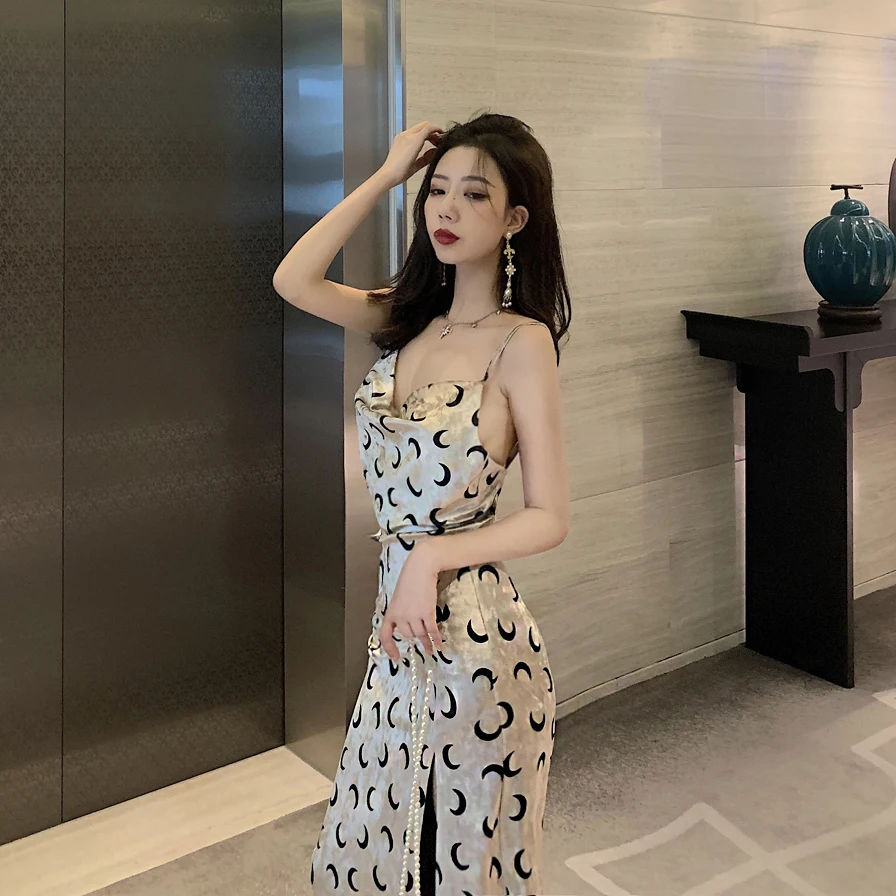 Новое видео велюровое платье с принтом и разрезом сексуальное праздничное