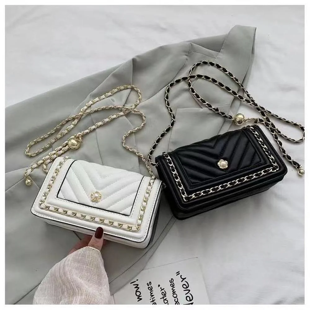 

2021 new ladies luxury handbags top quality V-shaped pearl shoulder bag designer wallet caviar chain shoulder messenger bag