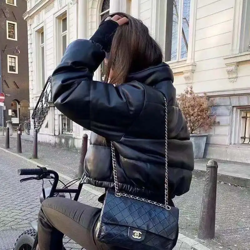 Парка женская из искусственной кожи с высокой талией белая зимняя 2021 | Женская