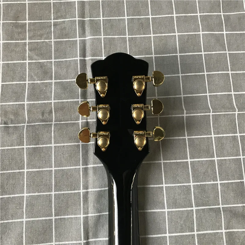 

High quality new electric guitar, green lulu binding, tiger maple veneer, peach blossom core wood. FFree shipping