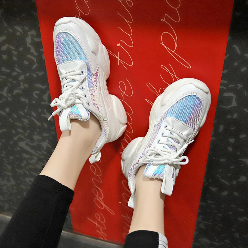 Женские кроссовки на платформе модные спортивные с блестками и кристаллами
