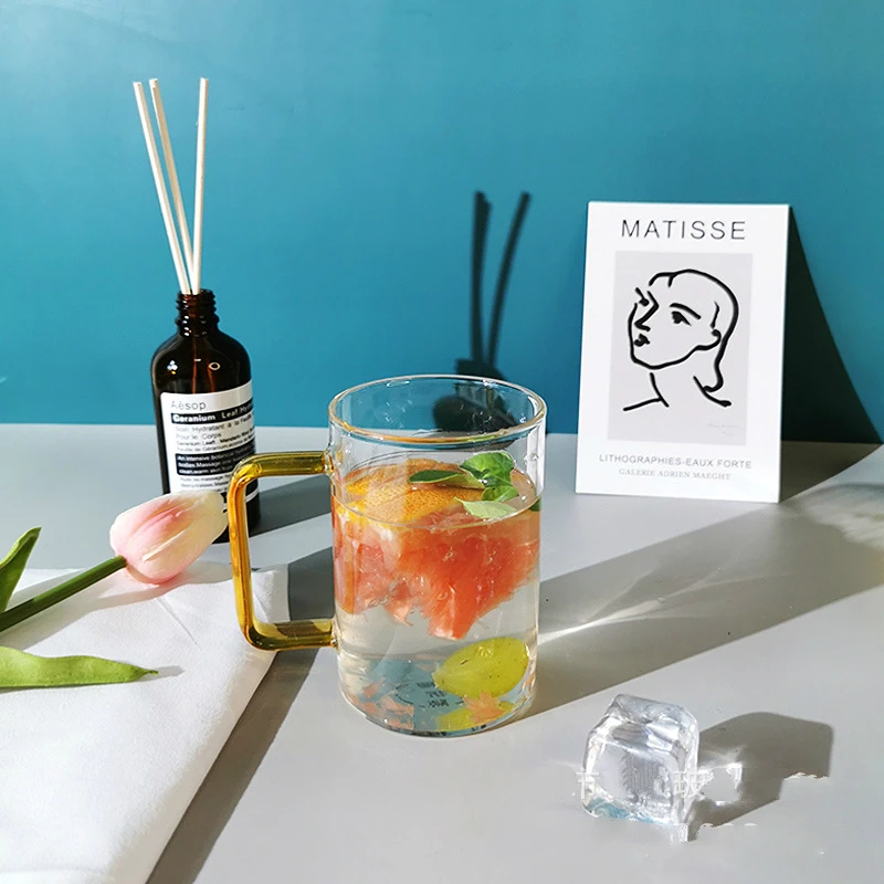 Прозрачная стеклянная кружка Кокс с цветной ручкой 350 мл для зеленого чая