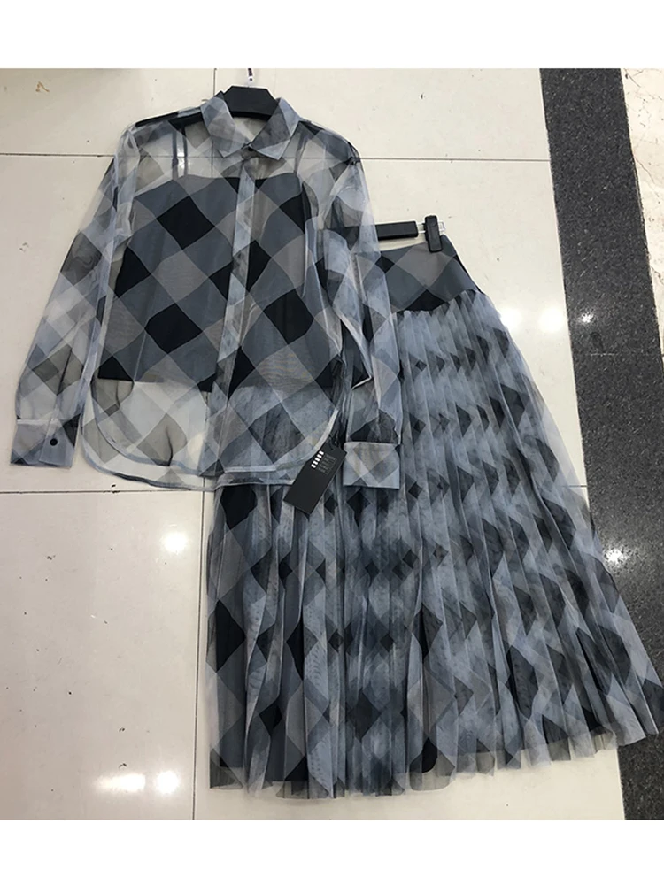 Женский прозрачный костюм из двух предметов рубашка с вырезом и геометрическим