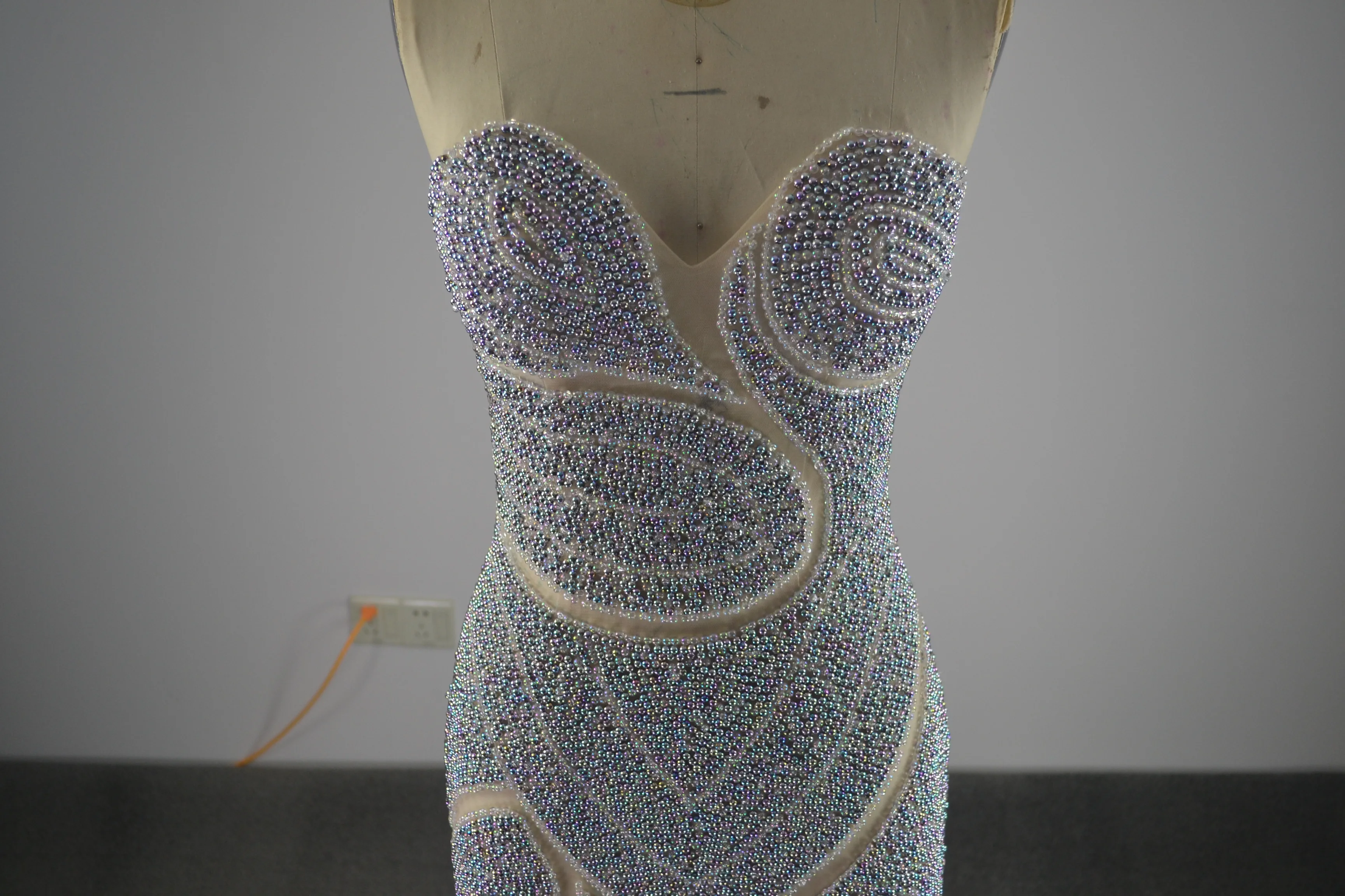 Роскошное платье до пола из тюля с открытой спиной и стразами | Свадьбы торжества