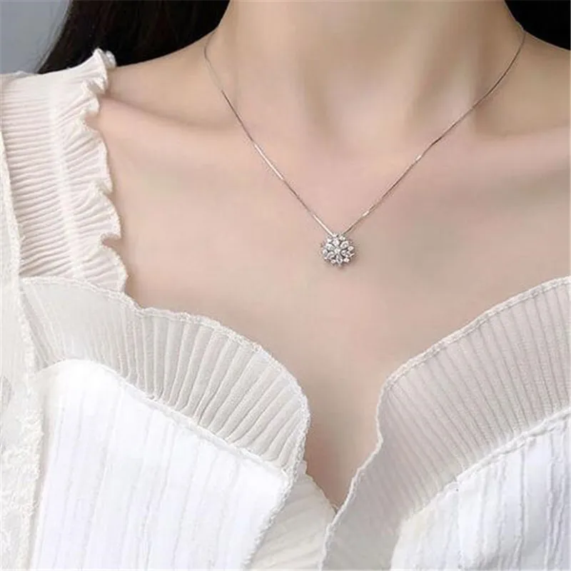 

Elegant Sparkling Crystal Snowflake Necklace Rose Gold And Silver Color Clavicle Chain Necklace for Women's Party Charm Jewelry