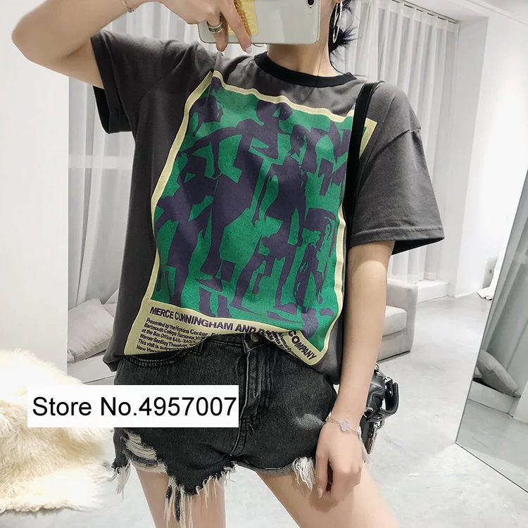 Женская хлопковая футболка с коротким рукавом круглым вырезом и принтом цвета