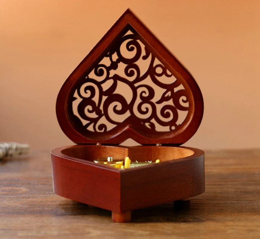 Ретро музыкальная шкатулка в форме сердца деревянная Sky City Canon креативный подарок