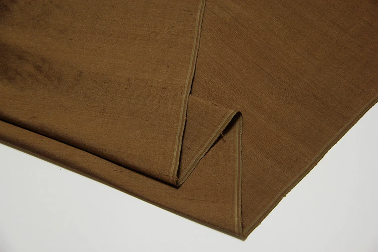 Премиум класса из окрашенной пряжи натурального шелка коричневого цвета