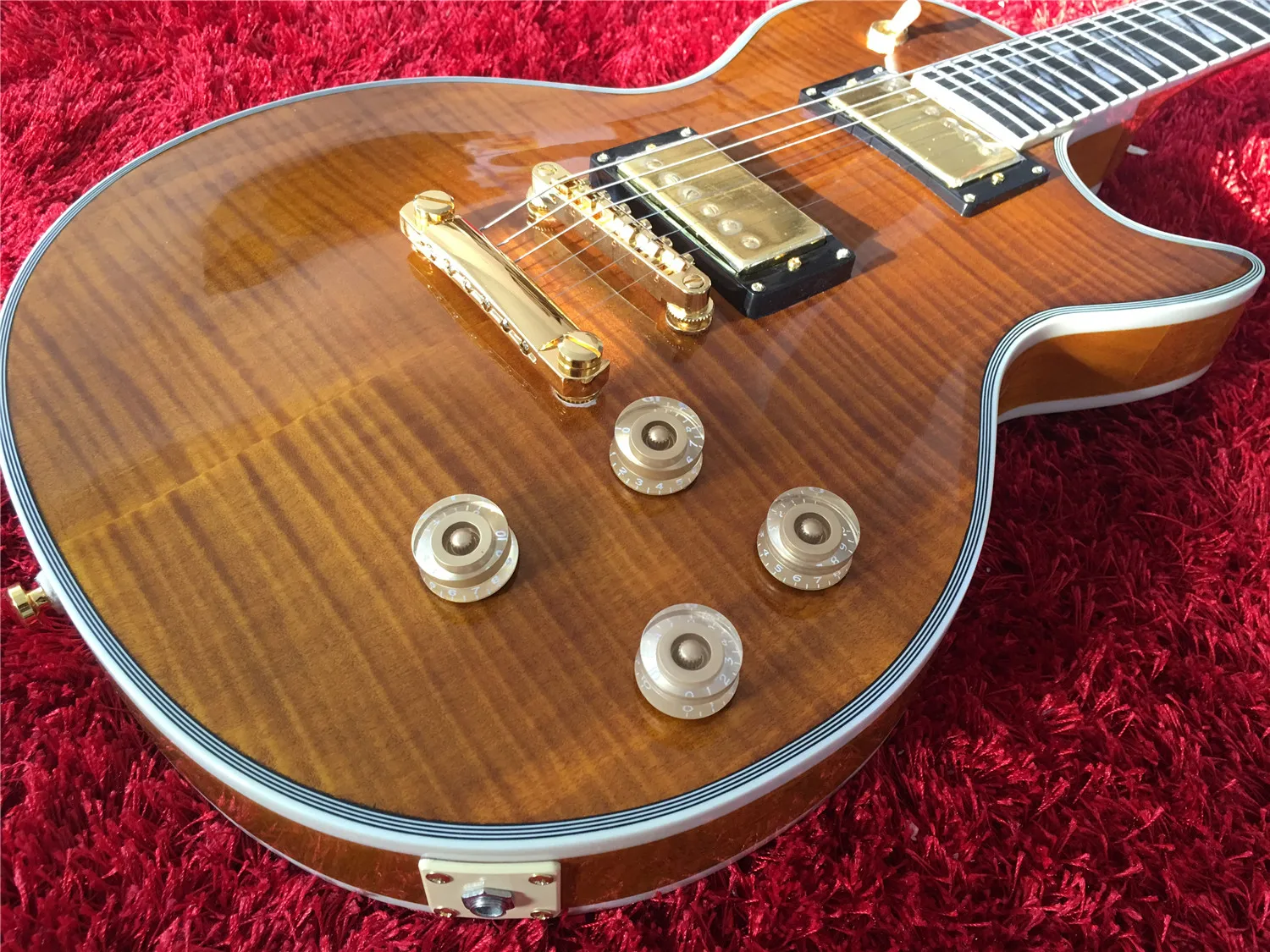 Китайский заводской товар Таможенный магазин Высшая гитара Бесплатная доставка