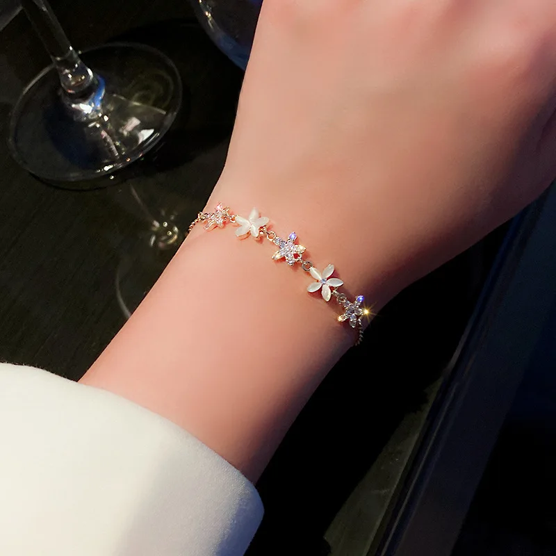 

Golden Electroplated Cubic Zirom Opal Flower Bracelet for Women Korea's Simple Personality Trendy Chain Fashion Temperament