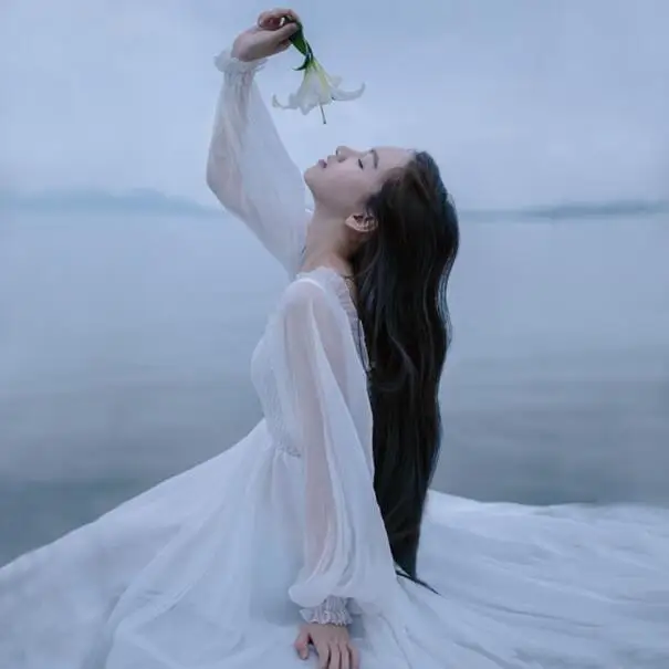 Женское шифоновое платье макси белое в пол с длинными рукавами-фонариками модель