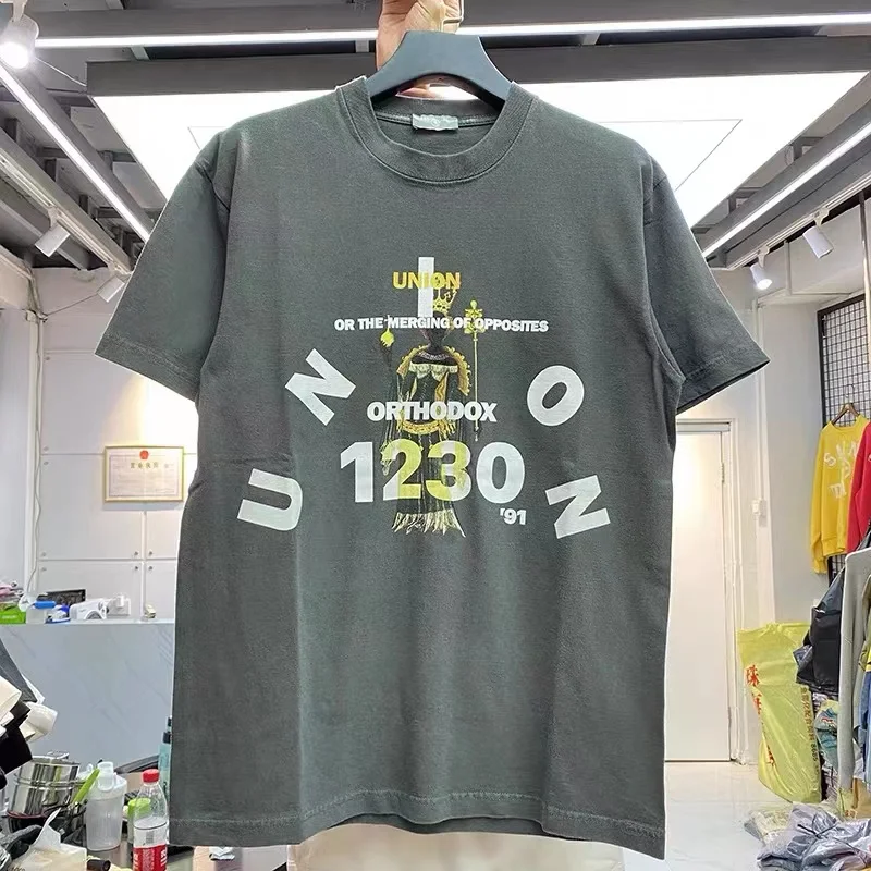 

Religious Queen, Washed, distressed, loose-sleeved T-shirt