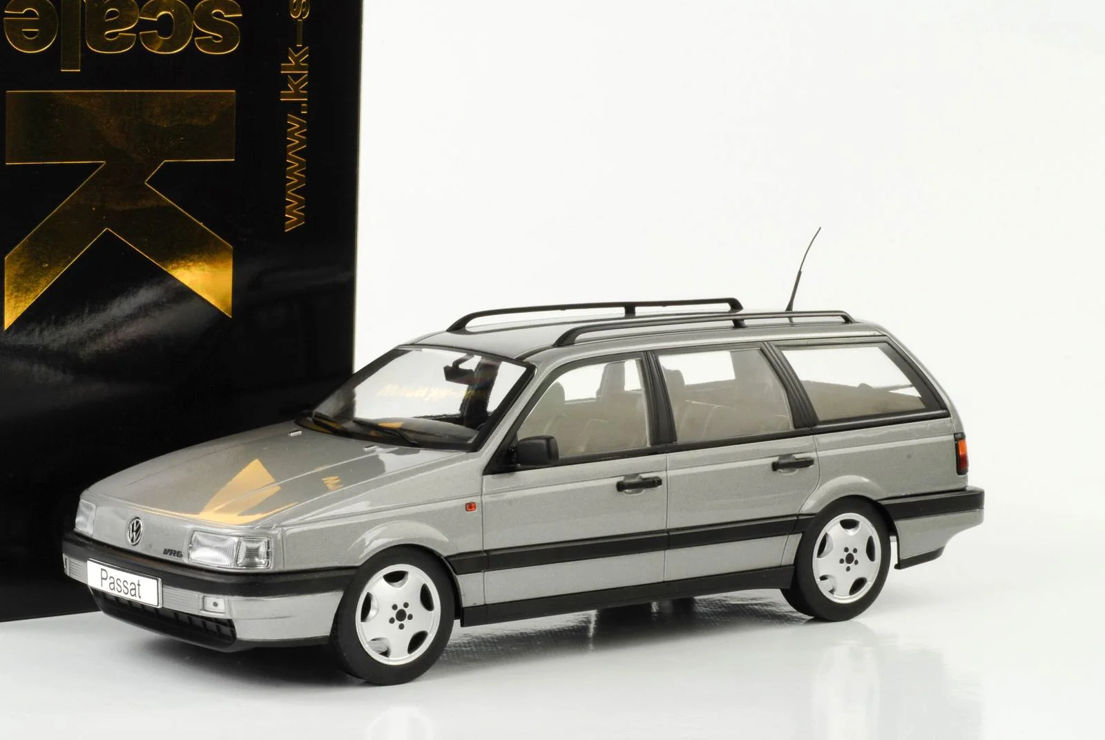 

1/18 VW Paassat Diecast Collection of Simulation Alloy Car Model Children Toys