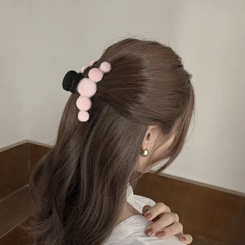 

Female Candy Color Plush Hair Claw Simple Geometric Plastic Barrettes Women Hair Accessories Cute Mink Fur Hairball Clip