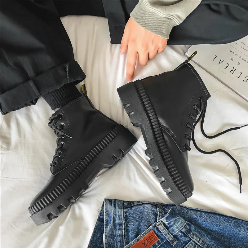 

2021 Early Autumn New Street Style Retro Boots for Male Round Toe Low Heel Causal Motorcycle Boots with Platform Comfortable