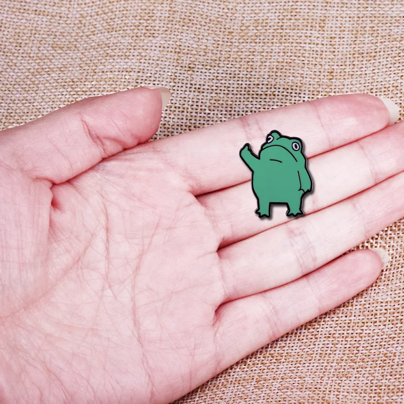 Зеленый значок Frrog не так легко быть зеленым. | Украшения и аксессуары