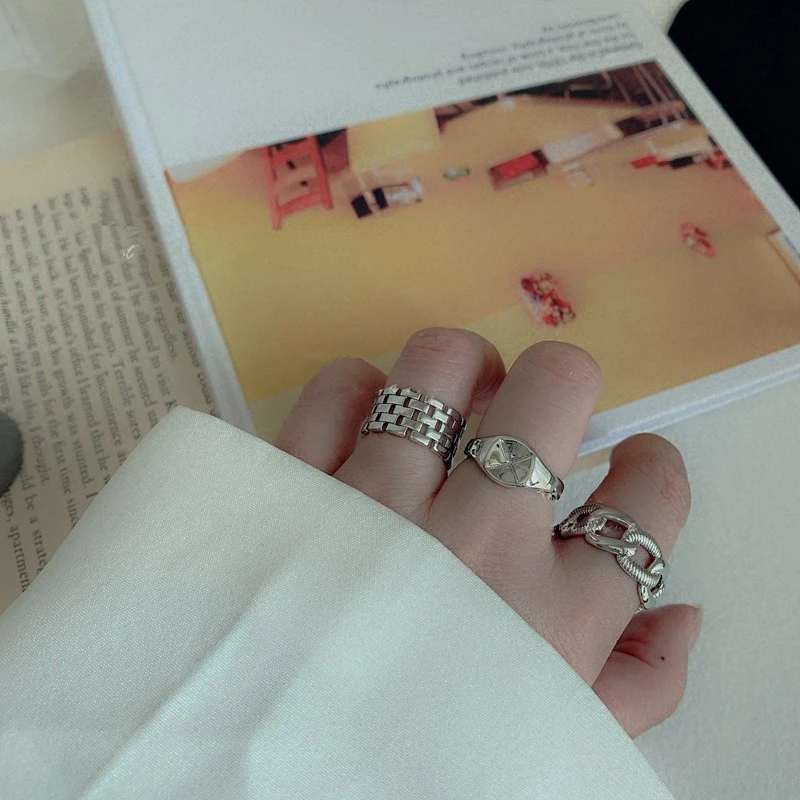 Женское геометрическое кольцо AOMU простое металлическое золотого и серебряного