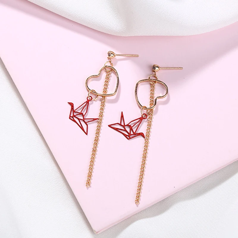 Женские длинные серьги-подвески с кисточками золотистые/красные вечерние