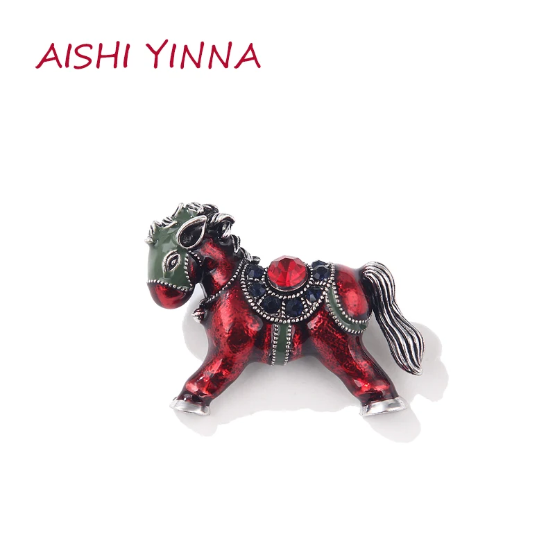 

AISHI YINNA Retro Cute Red Wood Horse Brooch Cartoon Accessories Men And Women Corsage Jacket Pin Sweater Coat Ornaments