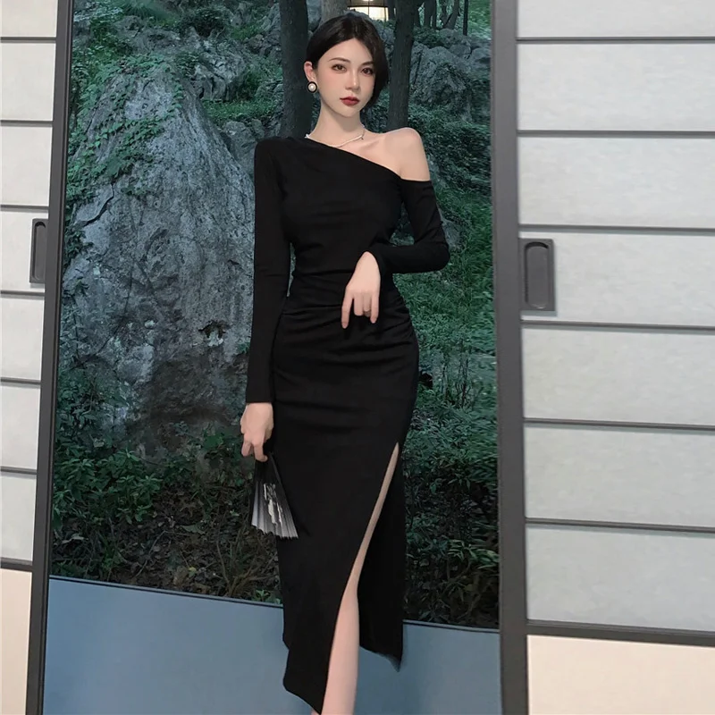 

Женское вечернее платье средней длины, с длинным рукавом