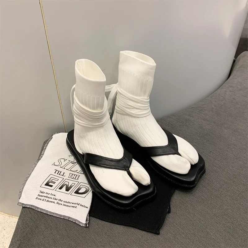 

Autumn Winter Flat-bottomed Lace-up Short Boots Split Toe Flip-toe Stretch Socks Boots Trotters Shoes Fashion Zapatos De Mujer