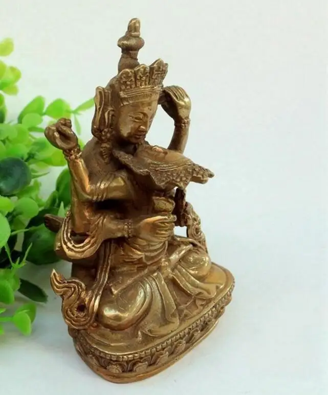 411 люди любят счастливую статую Будды с чистой тибетской буддийской тантрической