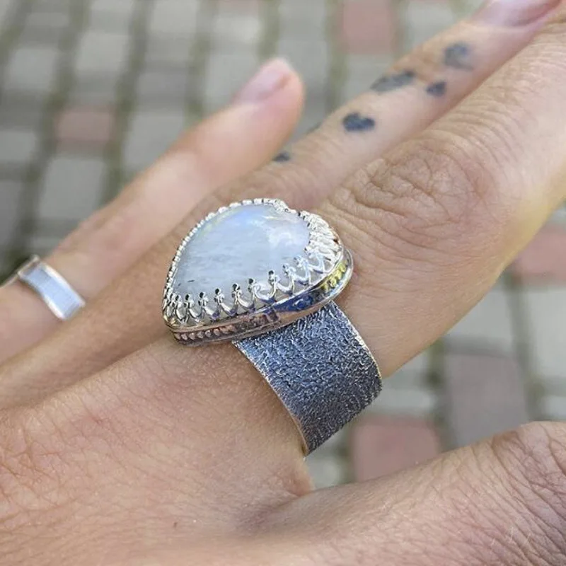 

2021 New Luxury Vintage Bohemia Heart Opal Rings For Women Fashion Silver Color Female Jewelry Boho Party Valentine Gifts