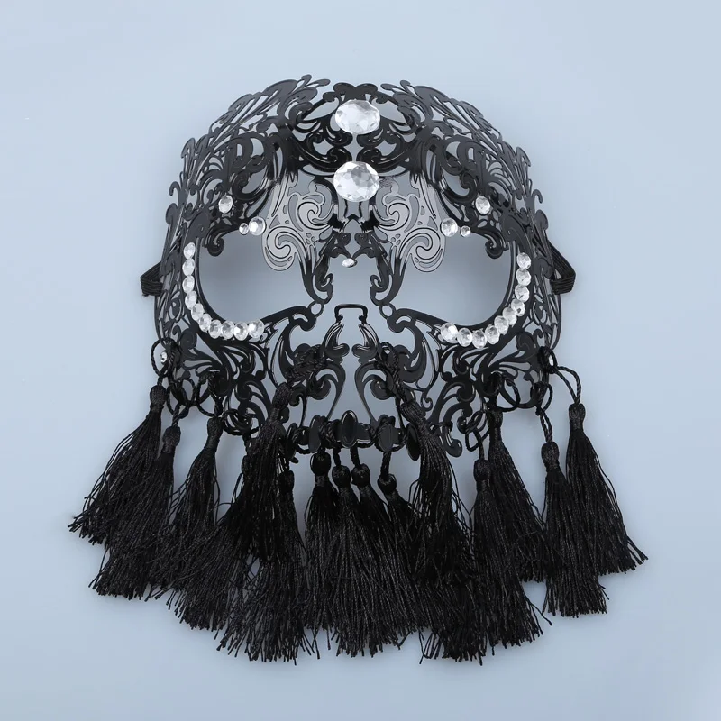 Женская маска с бахромой и инкрустацией черно-белая | Тематическая одежда