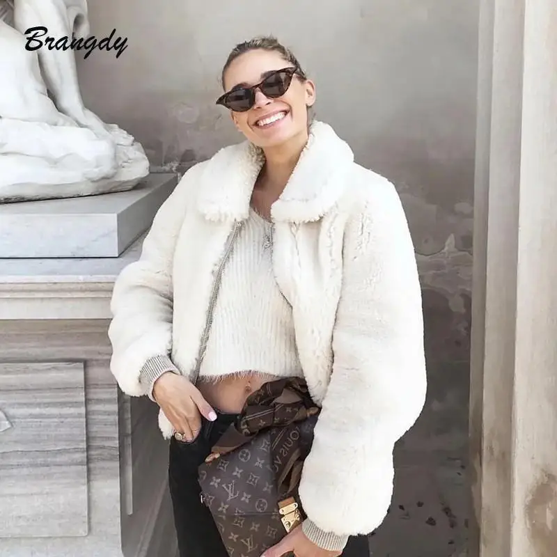 

Winter Warm Coats 2021 Faux Fur Jacket Autumn Casual Faux Plush Rabbit Teddy Jackets Female Loose Zipper Short Outwear Crop Tops