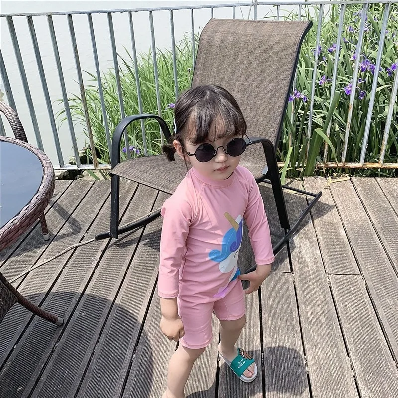 Детский слитный купальник с радужным мультяшным единорогом детские купальные