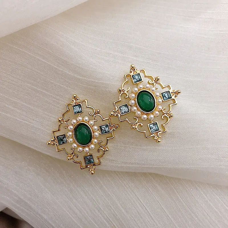 Женские серьги гвоздики с искусственным жемчугом элегантные нишевые в