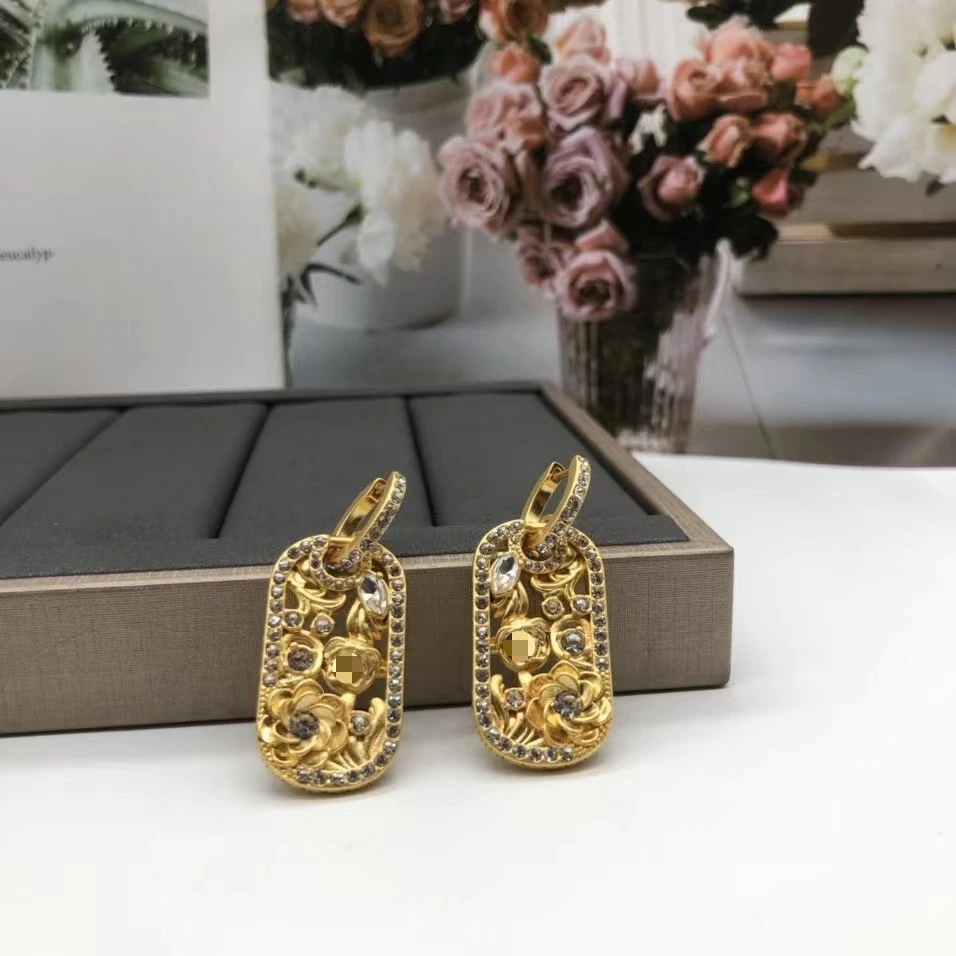 

Classic fashion golden carved square earrings