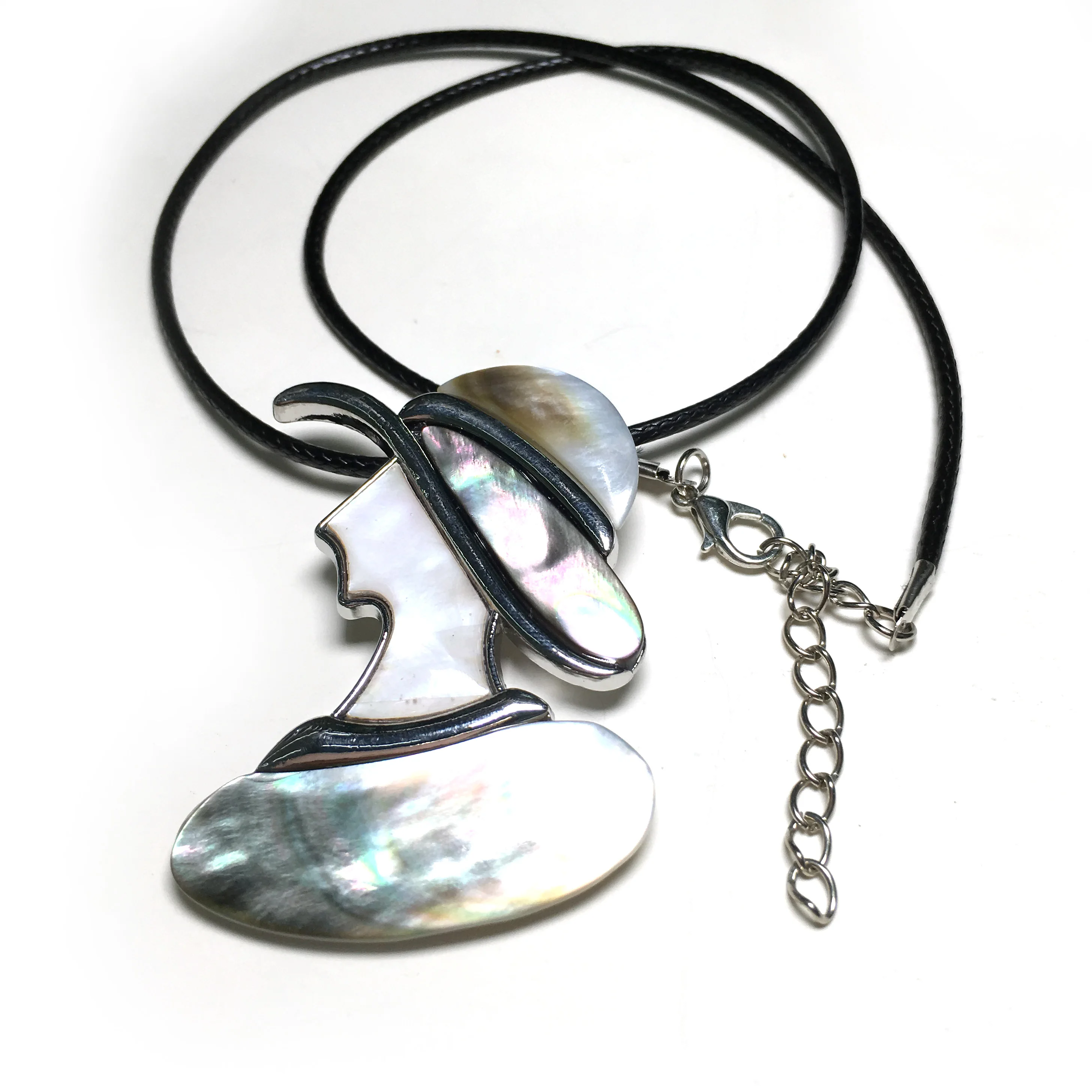 

Wholesale Natural Shell Necklace Brooch Pendant Beauty Shape Colorful Mother of Pearl Shell Charms for Jewelry DIY Accessories