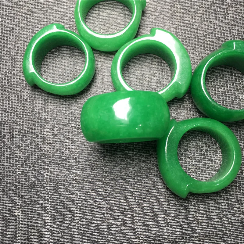 

Hot Sell Natural Green Jade Ring Charm Jewellery Fashion Accessories Hand-Carved Man Ahd Woman Luck Amulet Gifts