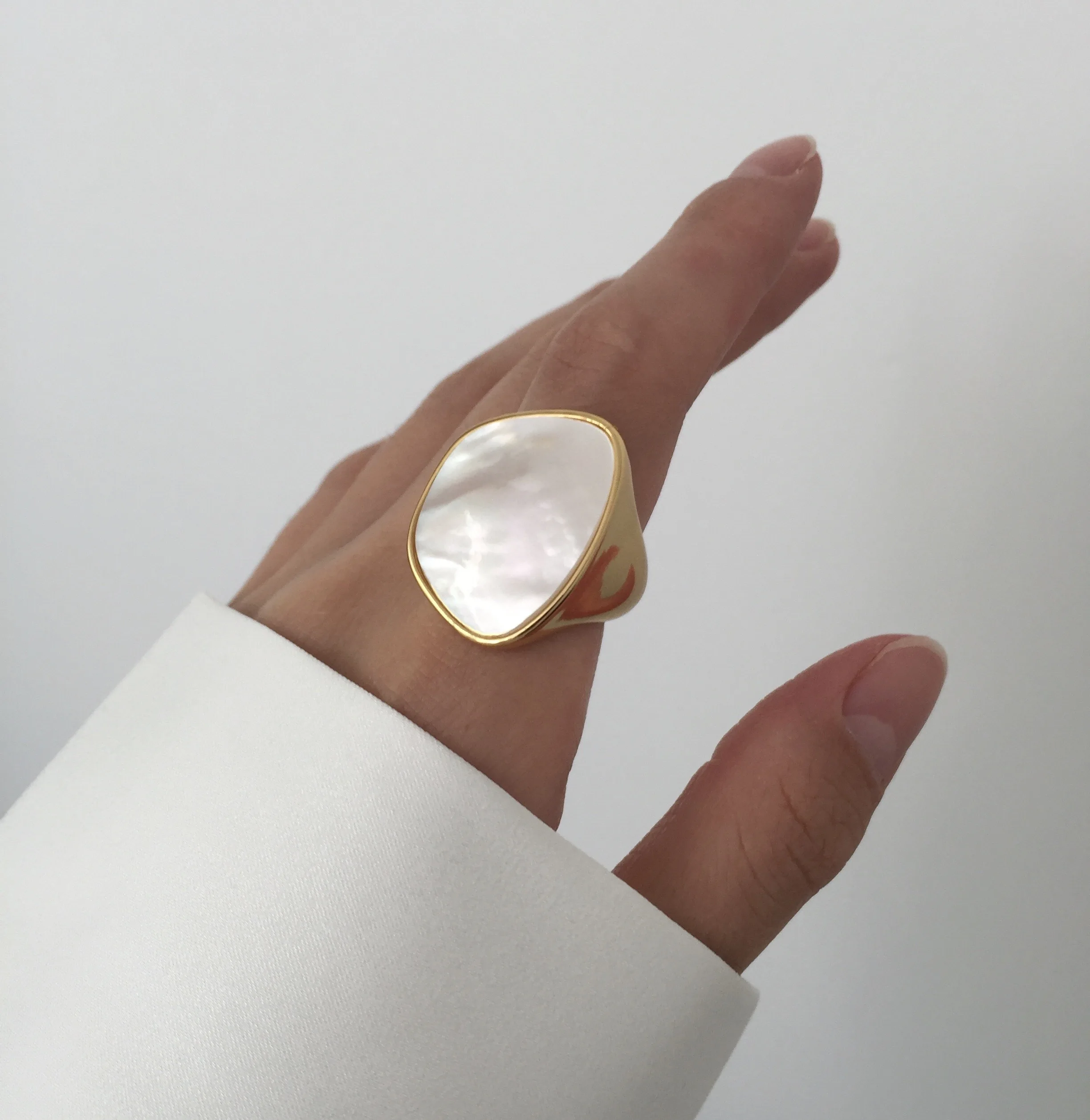 

Women Jewelry Titanium Shell Geo Statement Rings Runway Punk Party Designer Gothic Cocktail Party Japan Top