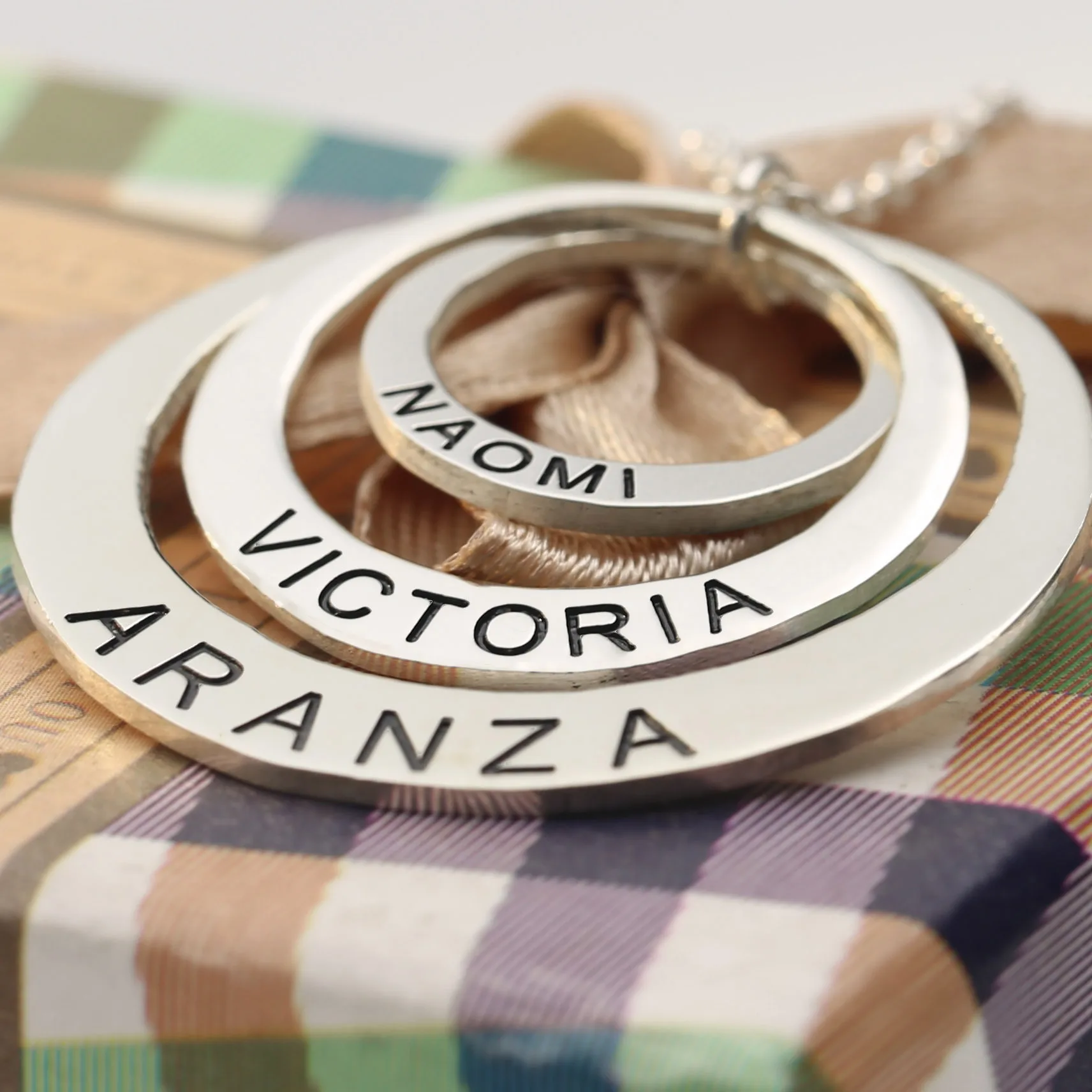 Пользовательское имя ожерелья Золото Цвет многослойное ожерелье из цепочек с