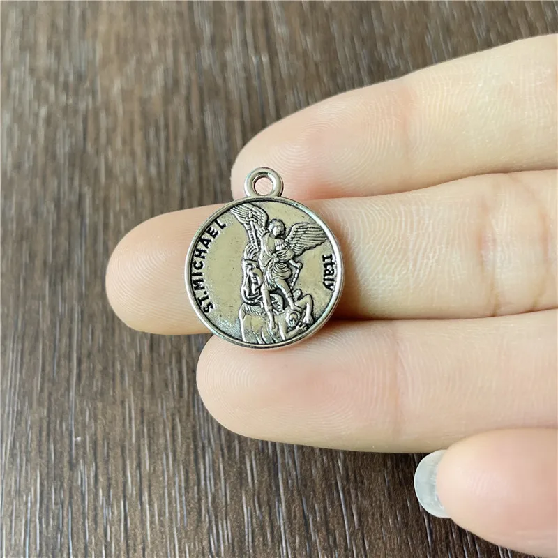 Религиозный арчанель покровитель подвеска в виде диска серебряные