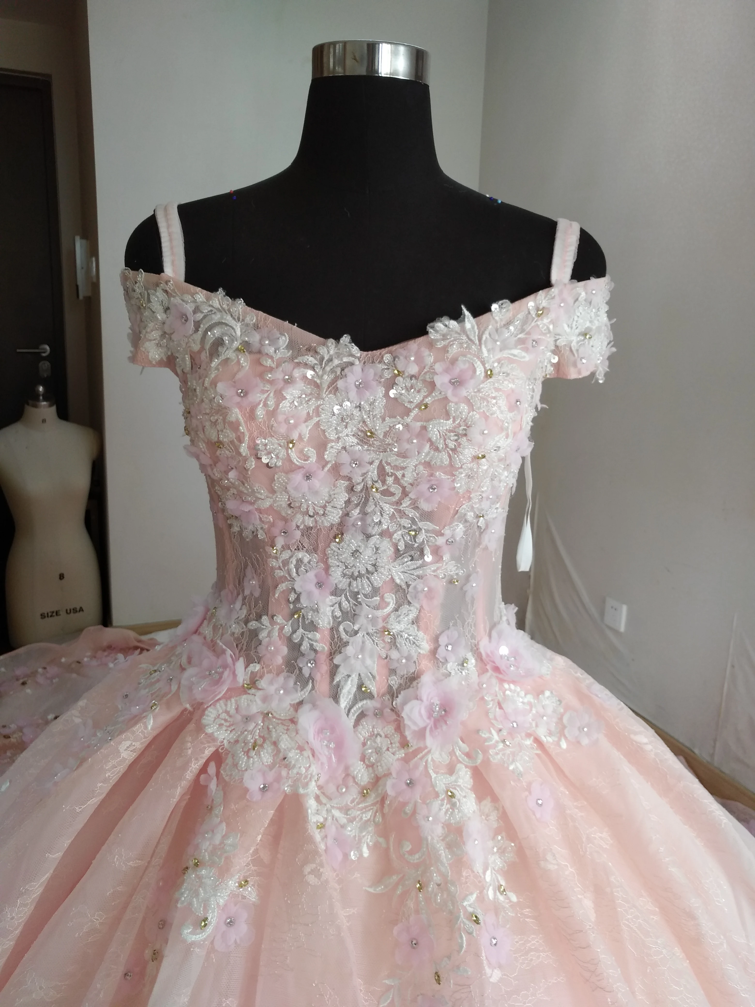 2017 бальное платье с цветами свадебное кружевной аппликацией и бисером винтажное