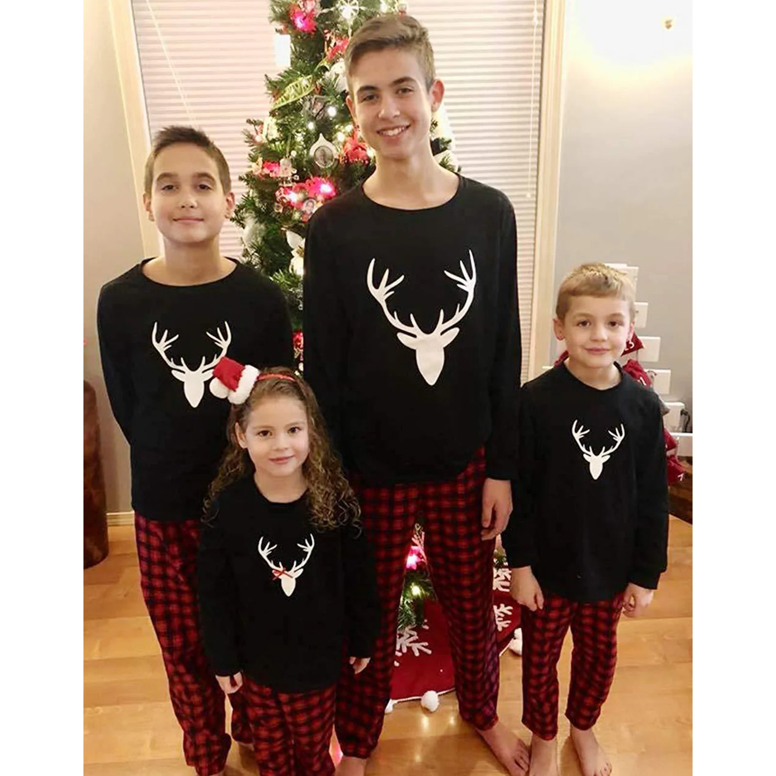 

Комплект пижамный из двух предметов для детей и взрослых