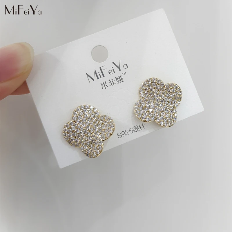 

MFY Korean Simple Earrings Female Four-leaf Flower Full of Diamond Earrings Fashion Girl Birthday Party Earrings Hot