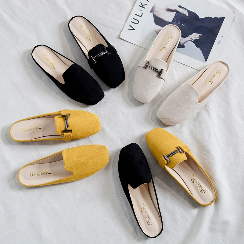 С металлической отделкой на плоской подошве с квадратным носком Туфли без