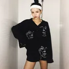 Женская блуза с длинным рукавом, V-образным вырезом и абстрактным принтом